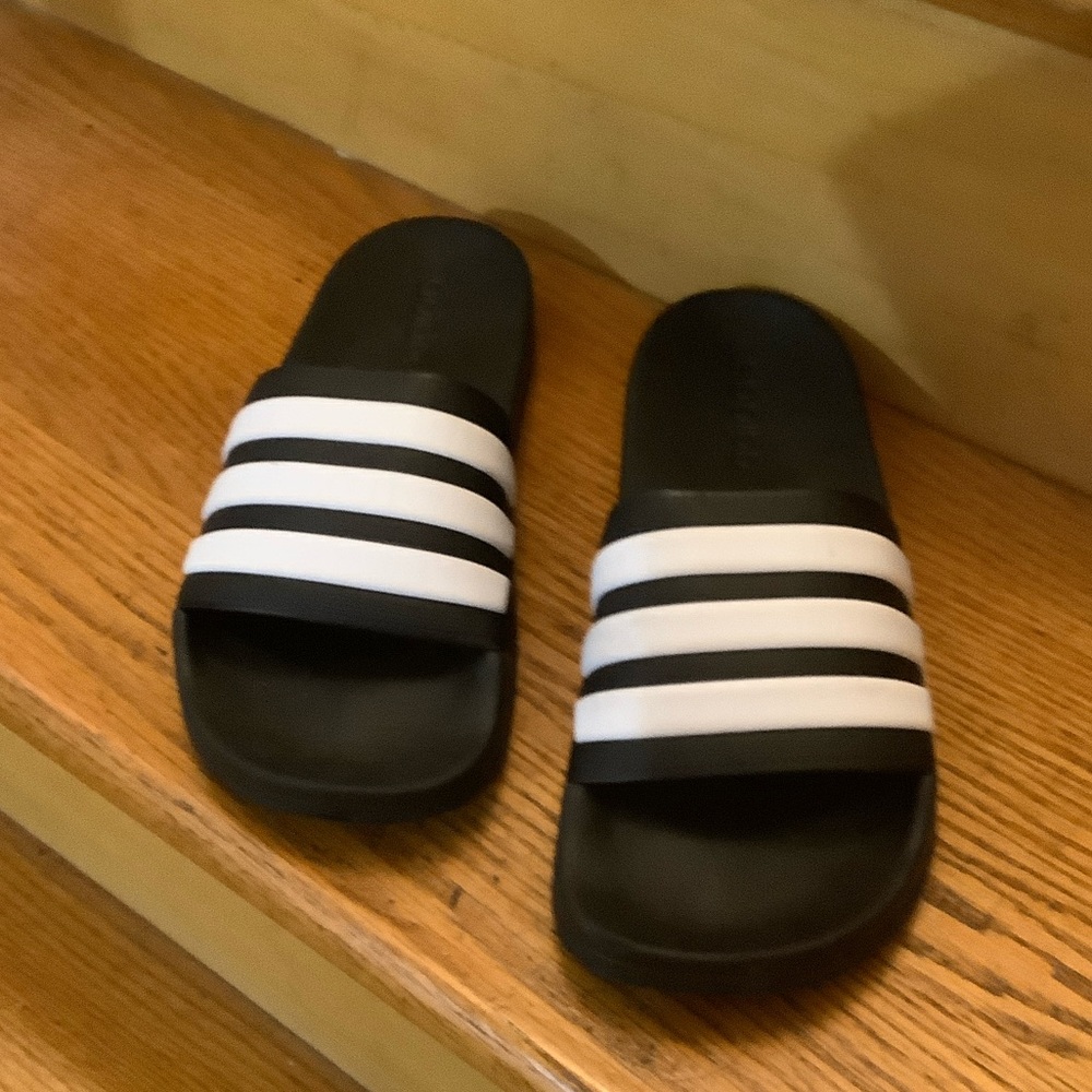 Adidas flip flop